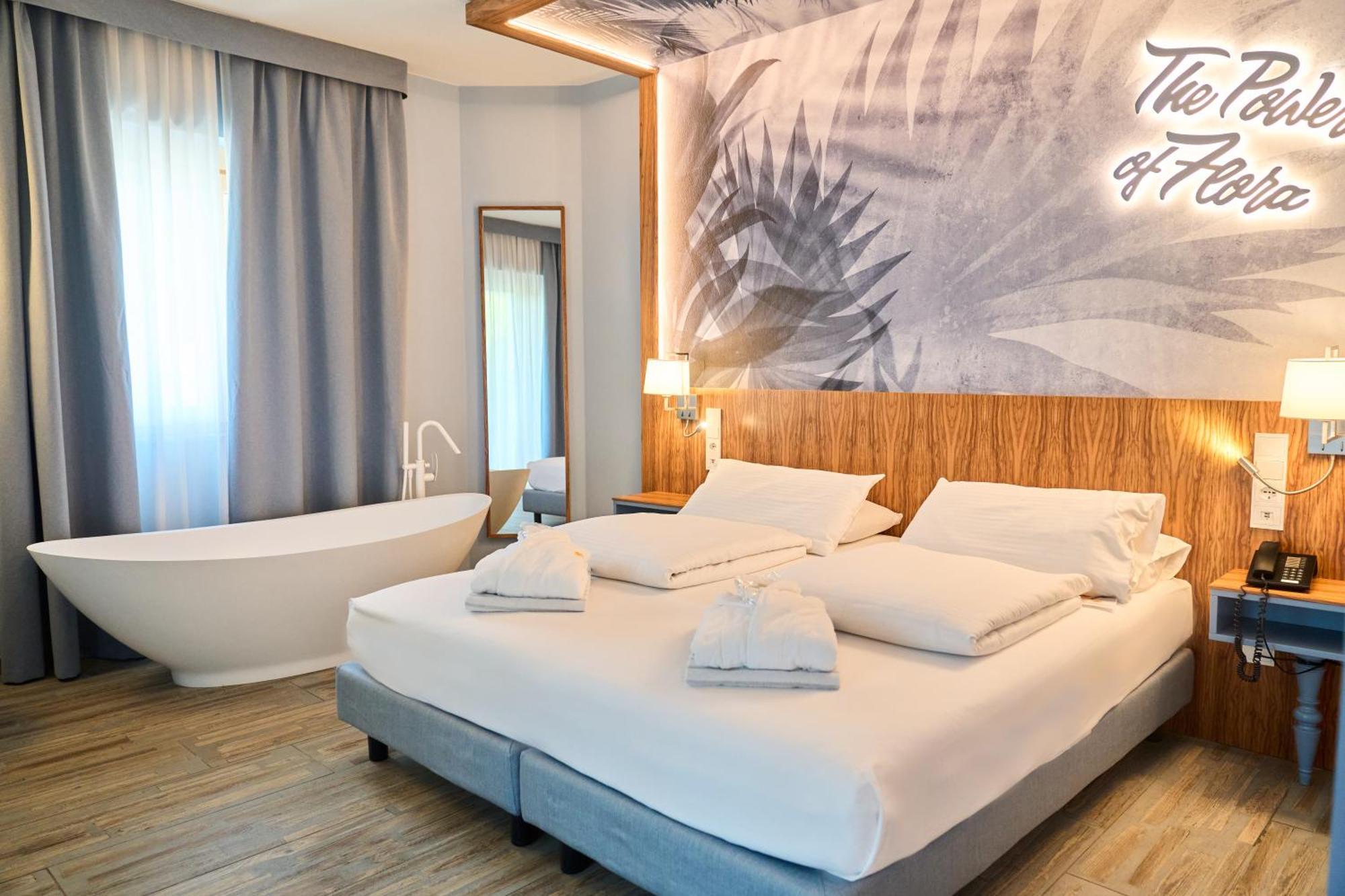Parc Hotel Flora S Riva del Garda Ngoại thất bức ảnh