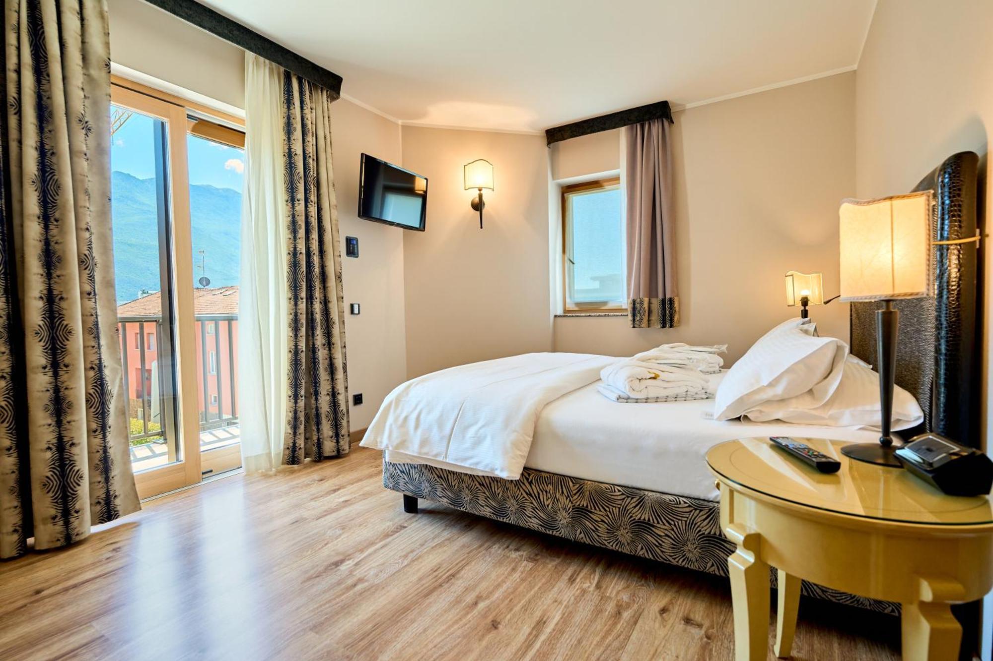 Parc Hotel Flora S Riva del Garda Ngoại thất bức ảnh